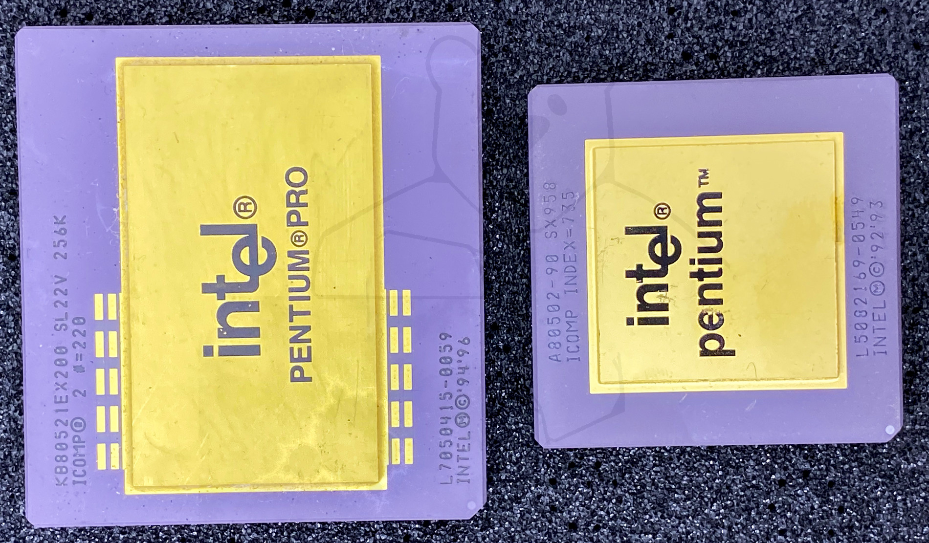 Intel® Pentium® Pro im Vergleich mit einen PentiumPentium® 1 - Vorderseite